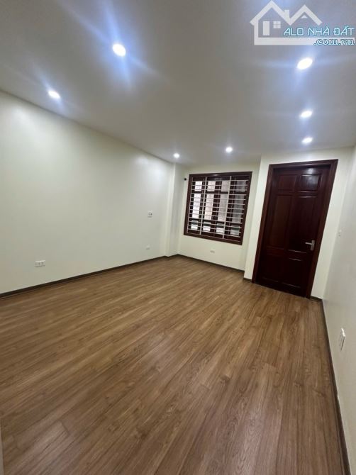 BÁN NHÀ THANH AM  33M - 5 TẦNG - Ô TÔ ĐỖ CỔNG -CHỈ 5,5 TỶ - 2