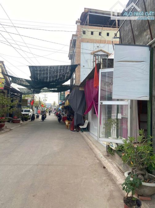 nhà 550 triệu Mặt Tiền Ấp 1 - Bình Thắng-Ngang 6,5 met -DÀI ĐỤN BỜ KÈ -Thổ Cư Toàn bộ - 2