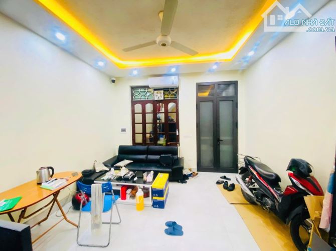 TRẦN KHÁT CHÂN , 30M² , MẶT TIỀN 4,4M , 3PN RỘNG , GIÁ MỀM , GẦN Ô TÔ , 6,35 TỶ - 2