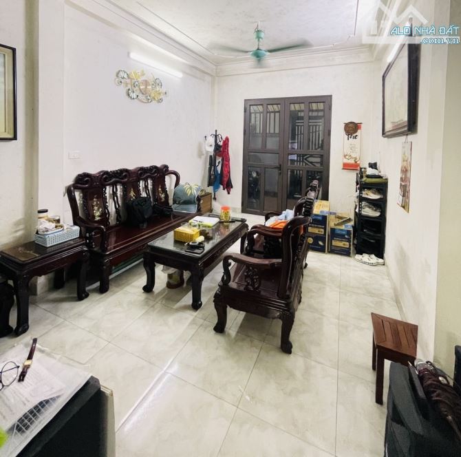 6,4 Tỷ nhà Thạch Bàn, diện tích rộng 51,8m2, dân xây, lô góc, 04 phòng ngủ, - 2