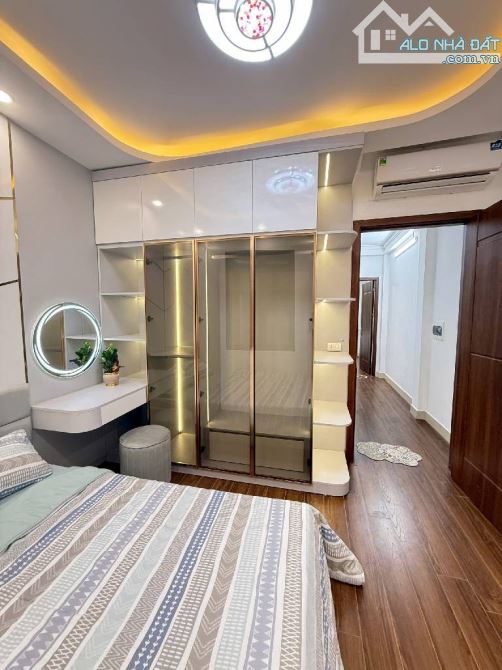 Siêu hiếm! Bán nhà Bạch Mai, phân lô cán bộ, nhà 2 mặt ngõ, full nội thất.