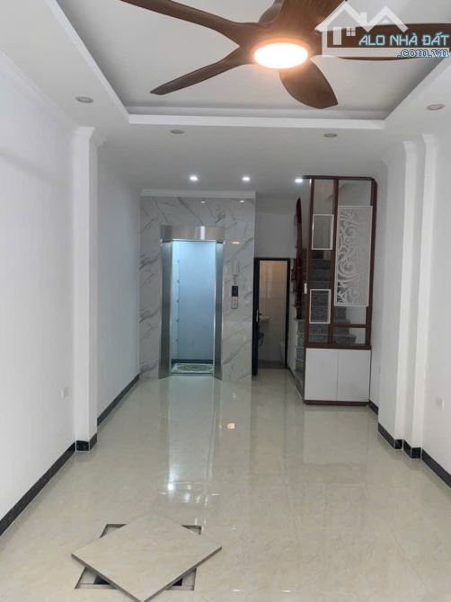 VĨNH HƯNG – PHÂN LÔ – GARA Ô TÔ – THANG MÁY – LÔ GÓC 42m² x 5 tầng – MT 4.5m