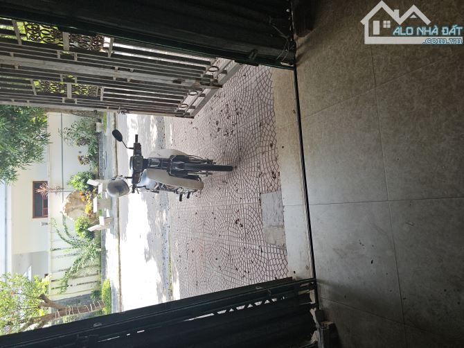 chủ ngộp cấn bán cực gấp  nhà xửơng  2tầng gác xép  208m2 MT10M giá chào từng lô hơn 4 tỷ - 2