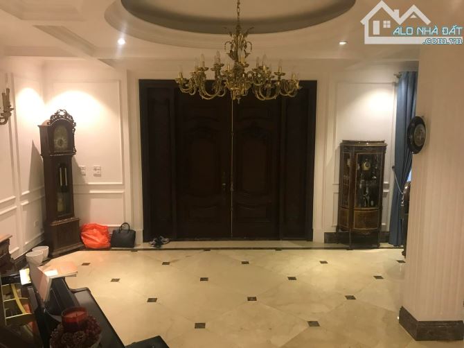 Bán Biệt Thự Dịch Vọng Siêu Sang - Đường lớn 4 Ô tô tránh - 336,3m2 * 4T + 1 hầm - 98 tỷ - 2