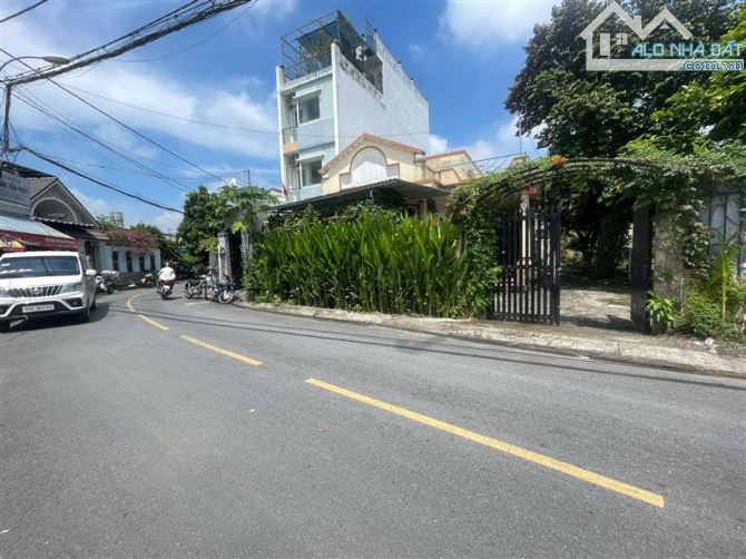 👉BÁN🏠MTKD 246m(9x26m) SỔ ĐẸP - GIÁ:18 TỶ- THỊ TRẤN HỐC MÔN. 👉THÔNG TIN CHI TIẾT : - 3