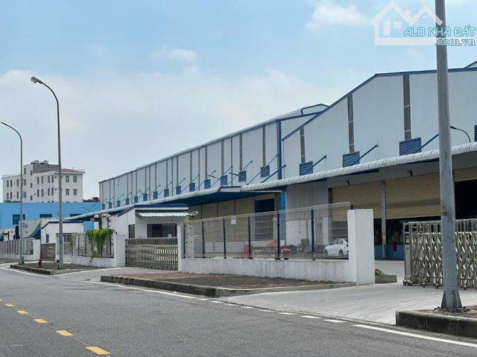 Cho thuê kho KCN Đài Tư, Long Biên, HN. DT 7500m2, cao 12m có PCCC tự động. Giá 110k/m/th - 3