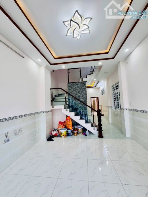 Nhà đối diện trường cấp 2 Tô Ngọc Vân ( 5M x 22M 1 trệt 1 lầu ) Q12 - 3