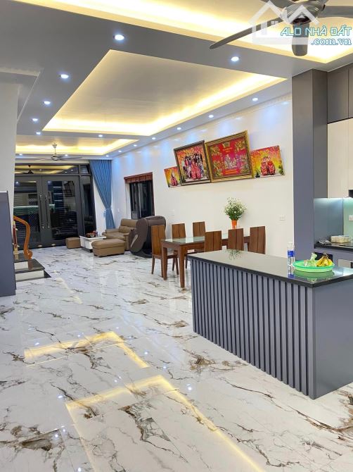 TIN NÓNG BÁN GẤP NHÀ PHỐ MỚI 3PN 3WC GẦN CẦU TRÀM – LONG AN – 103M² – GIÁ 2 TỶ 370 – SHR – - 3