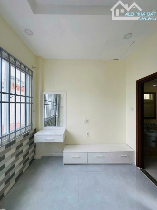 Nhà nhỏ Sư Vạn Hạnh, Q10, 20m2, 3.7x6, 3 lầu, 2 PN, hẻm 2m sạch, 30m ra đường lớn. - 3