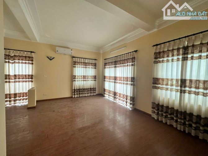 Cho thuê nhà Biệt Thự Nguyễn Văn Linh, Long Biên - Khu cán bộ TW đảng, Vỉa hè, Ô tô tránh - 3