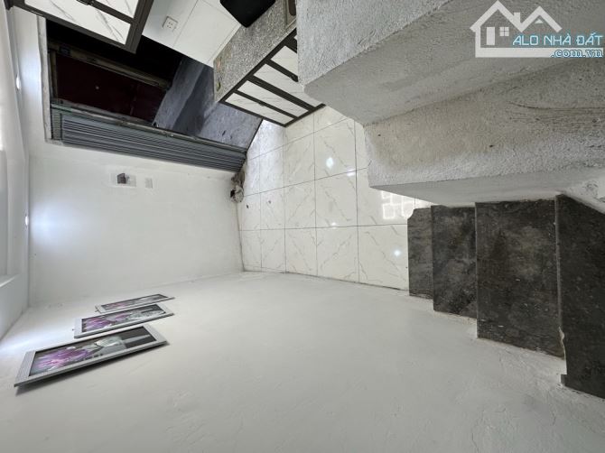 Rẻ và đẹp quá Nhà nằm ở vị trí đắc địa, mặt ngõ 3 gác  tránh xe máy, trước  nhà để hàng ch - 3