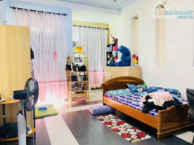 NHÀ 3 TẦNG 3 MÊ LƯU QUANG THUẬN - GẦN HỒ XUÂN HƯƠNG - SÁT BIỂN - 89m2 - 14TYX. - 3