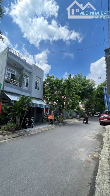 BÁN NHÀ ĐẸP 2 TẦNG - DT 108M2 - ĐƯỜNG NGUYỄN QUÝ ĐỨC - VỊ TRÍ TTTP - GIÁ 6,4 TỶ - 3