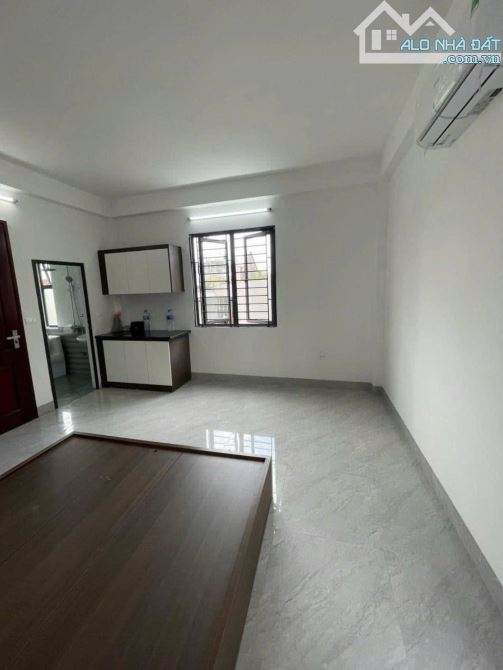 BÁN NHÀ RẺ CÓ THANG MÁY - CẠNH ĐH FPT 60m 6T 10 PKK - GIÁ CHỈ 205tr/m2 - 3