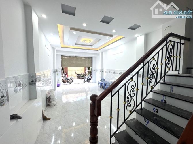 SIÊU PHẨM TÂN PHÚ GẦN NGUYỄN SƠN - NHÀ 3 TẦNG 60M2 - 4x15 - HẺM TRƯỚC NHÀ 5M. CHỈ 6 TỶ XÍU - 3