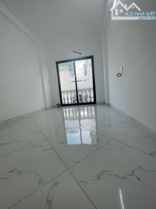🔥 HIẾM! ĐỨC GIANG - 30M² - 5 TẦNG - Ô TÔ TRÁNH - 7,65 TỶ! - 3