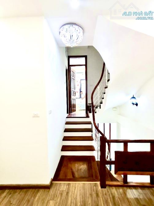 NGÕ TRƯỚC NHÀ RỘNG THÊNH THANG - 4 NGỦ THỪA CÔNG NĂNG - LÔ GÓC   Thịnh Lệt : 40m - 5 tầng - 3