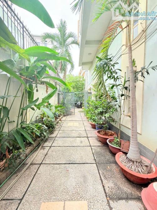Siêu khan hiếm "350m2 đất"! Bán 4 căn nhà ngang 11m - Khu Vip P.24 - Giá chỉ "119tr/m2 - 3