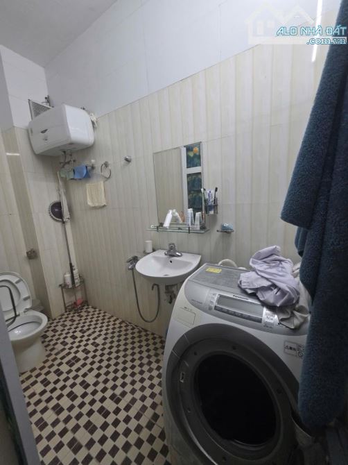 Siêu phẩm Cầu Giấy còn sót ,30m2- hơn 6 tỷ ,ngõ thông kinh doanh ,nhà 3 tầng chắc chắn - 3