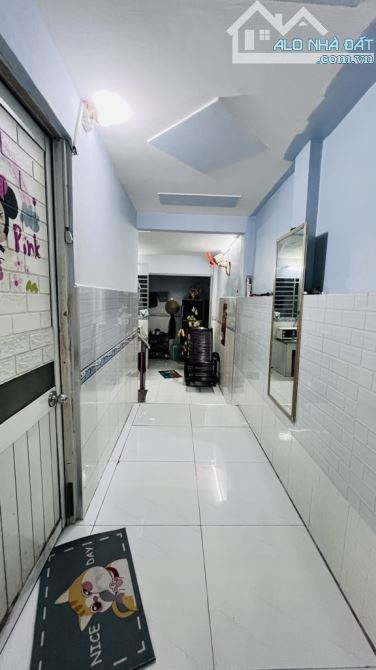Quốc lộ 1A, Tân Quý Tây, Bình Chánh. DT 5 x 16,5 có 3PN. Giá 3,75 tỷ TL.  XE HƠI ĐỖ CỬA + - 3
