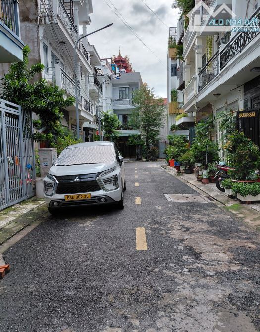 BÁN NHÀ GẦN MẶT TIỀN ĐƯỜNG LÊ VĂN KHƯƠNG - HẺM OTO, 2 SẸC DỄ TÌM - DÂN TRÍ TỐT - 2 TẦNG - - 3