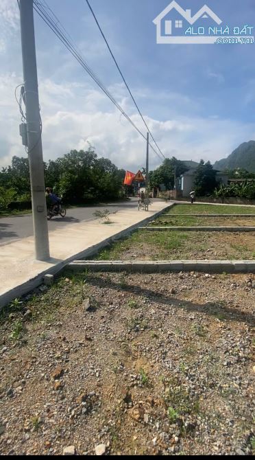 Bán đất nền  Đồng Tâm, Lạc Thuỷ, mặt đường 10m, view hồ, sổ đỏ, DT tới 250m2, Giá từ 800tr - 3