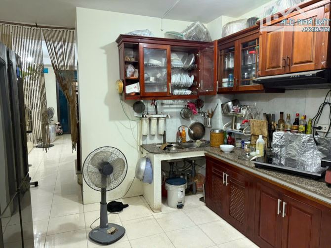 BÁN NHÀ PHẠM VĂN ĐỒNG 56M2, 3 TẦNG 3PN GẦN PHỐ NHỈNH 8 TỶ - 3