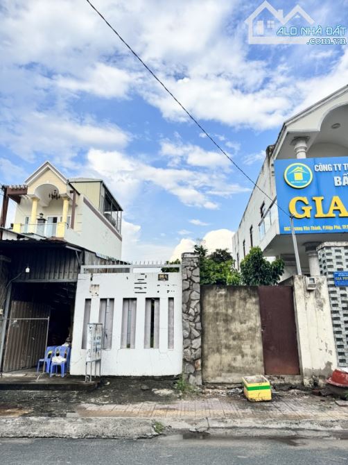 Q9 - NGAY VINCOM LÊ VĂN VIỆT- ĐẤT MẶT TIỀN ĐƯỜNG - 122M2, NGANG 5,3M VUÔNG VỨC- GIÁ NGỘP - 3