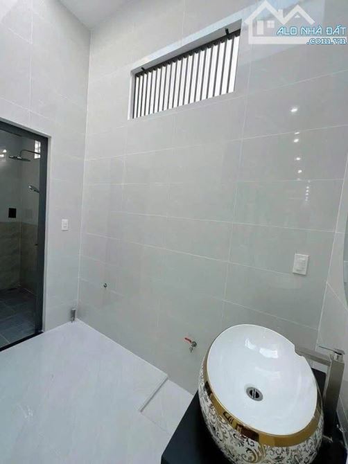CHỈ 280TR NHẬN NGAY NHÀ C4 SÂN XE HƠI MỚI XÂY KIÊN CỐ SỔ RIÊNG THỔ CƯ, GẦN CẦU BẠCH ĐẰNG 2 - 3