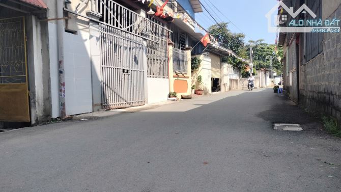80M lô góc trục chính ủy ban xã Hợp Đồng cũ, Chỉ 4,25 tỉ - 3