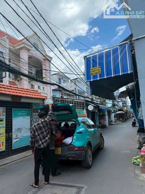 💥💥💥NHÀ 3 TẦNG BTCT - HẺM XE HƠI ĐỖ CỬA - NGAY CHỢ LÝ PHỤC MAN - 3.9m ❌19 - 6 TỶ - 3