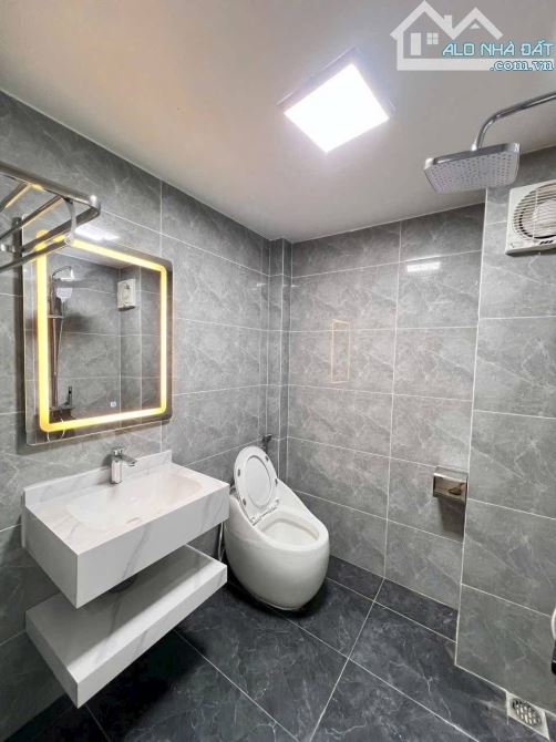 Chính chủ gửi bán siêu phẩm nhà mặt phố Nguyễn Viết Xuân . Hà Đông. 40M giá 21 tỷ - 3