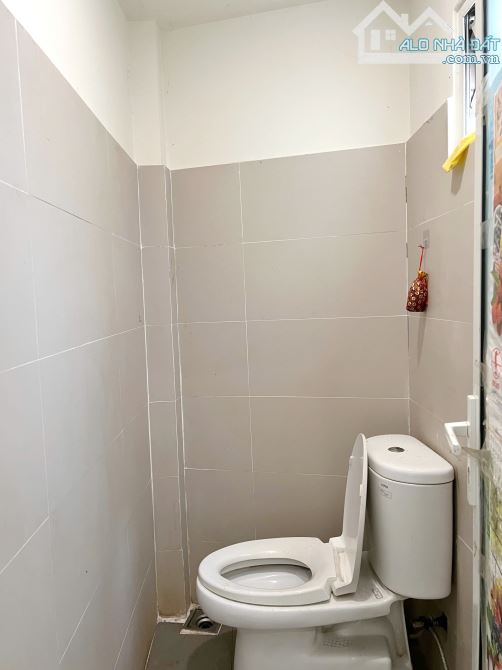 Nhà 2 tầng nở hậu hẻm 125 Nguyễn Thị Tần P. Chánh Hưng. Giá 4.68 tỷ TL - 3