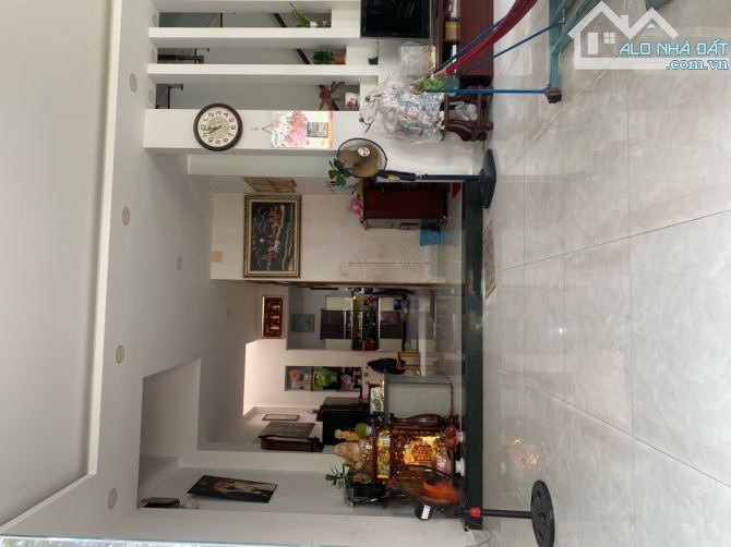 Hiếm! Quận 7. Nhà diện tích khủng HXH, 10x30m, 2 tầng, nhỉnh 18 tỷ - 2