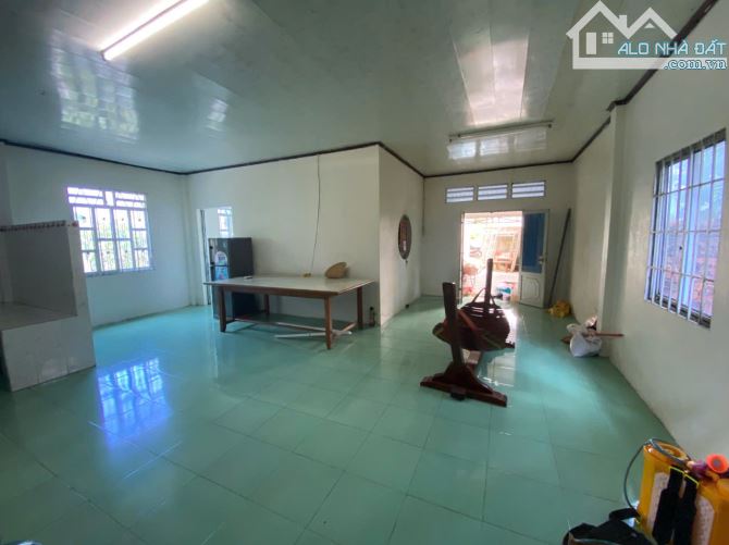 Cho thuê nhà DT : 288m2 , 3pn, 1wc , 1pk - 3