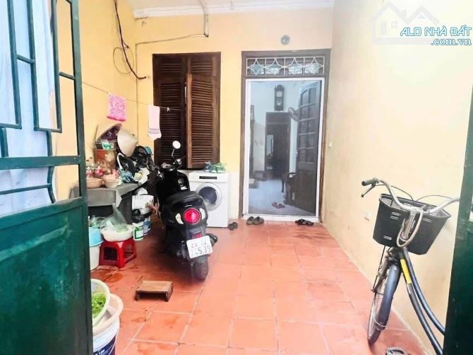 BÁN NHÀ ĐÔNG QUAN - MẶT NGÕ RỘNG - 7 CHỖ ĐỖ CỬA - VÀI BƯỚC CHÂN RA PHỐ. - 3