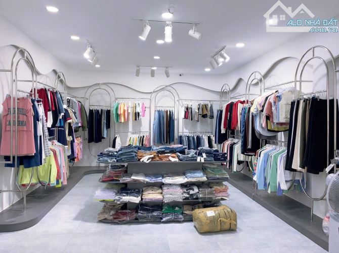 Cần bán  căn nhà cấp 4, trung tâm TP Bà Rịa Diện tích: 66m2  Mặt tiền đường kinh doanh - 3