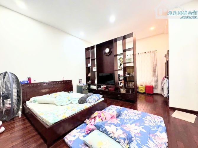 C/ỰC HIẾM – NGANG 10M – KHU PHÂN LÔ ĐỒNG BỘ –210M2-  HẺM NHỰA XE TẢI TRÁNH - 3