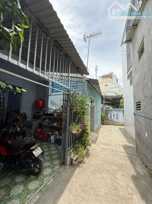 BÁN NHÀ 1 TRỆT 1 LỮNG CÁCH ĐƯỜNG NGUYỄN TẤT THÀNH 50m , GIÁ 2 TỶ 700 TRIỆU - 3