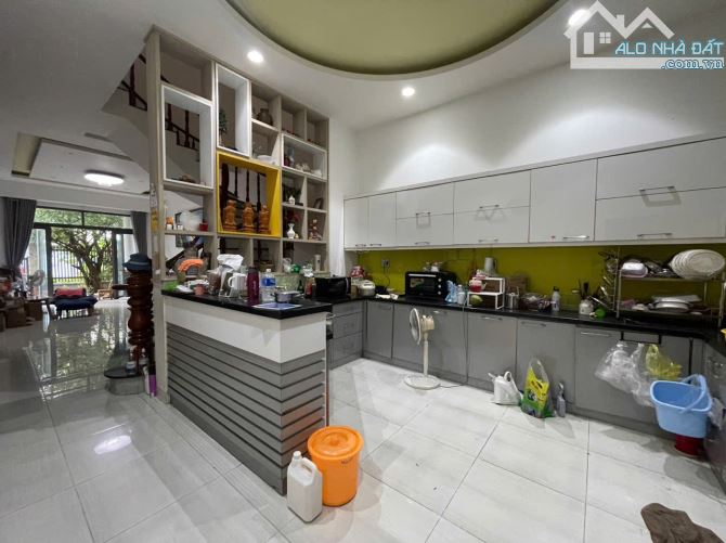 Bán biệt thự mặt tiền Đường 79 Xa Lộ Hà Nội, Phước Long Quận 9 - 3