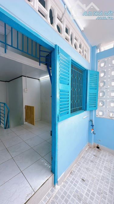 Nhà 3 tầng - Đoàn Như Hài - sd 33m2 - Ngay khu hành chính Q4. - 3