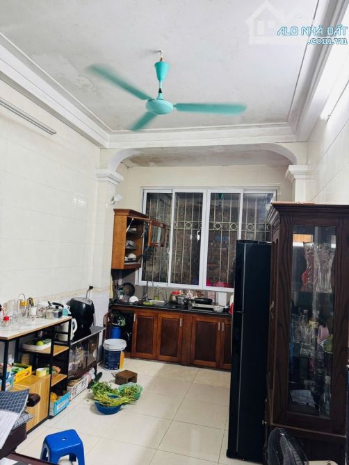Bán nhà phố Đức Giang 45m2- 4 tầng, dân xây,ô tô tránh, gần chung cư An Quý Hưng - 3