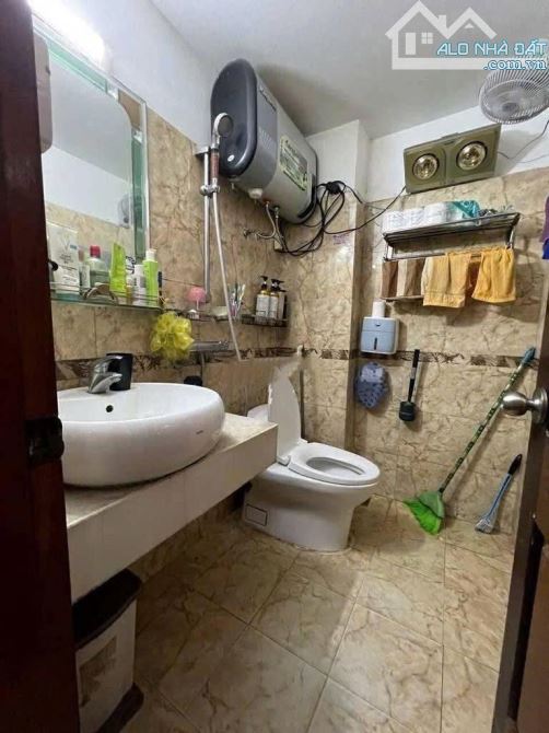 Cho thuê Nhà ngõ 1 phố Phúc Tân, phường Phúc Tân, Hoàn Kiếm. DT 47m x 3 tầng, giá 11tr - 3