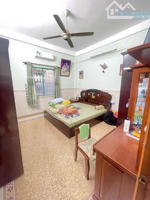 Bán Nhà MT Đường Xe Tải Bùi Minh Trực - 4m x 16m -64m.2 - 3 Lầu Phường 5 Q8 - 4