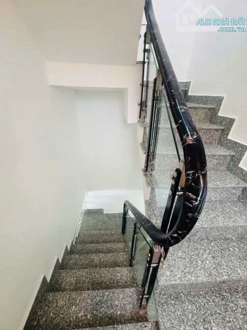 Bán nhà 4 tâng tại Nguyễn Văn Linh , Lê Chân Giá 3 tỷ 350 - 4