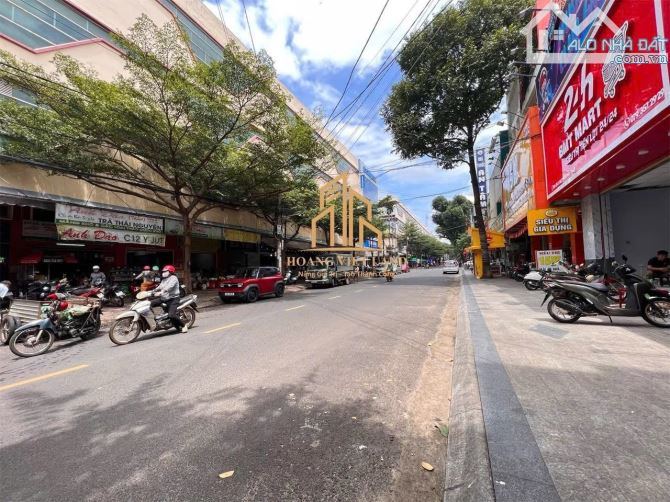 CHO THUÊ 30tr Nhà MT Nguyễn Khuyến - Tân Lợi BMT - DT rộng tới 640m2 với 13m mặt tiền đườn - 4