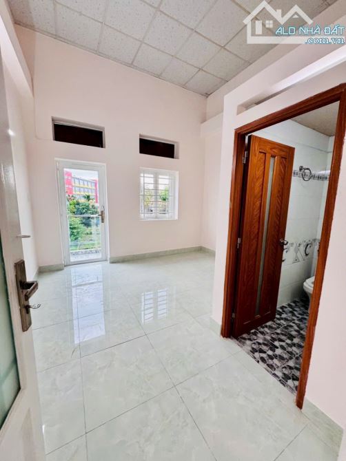 Nhà đối diện trường cấp 2 Tô Ngọc Vân ( 5M x 22M 1 trệt 1 lầu ) Q12 - 4
