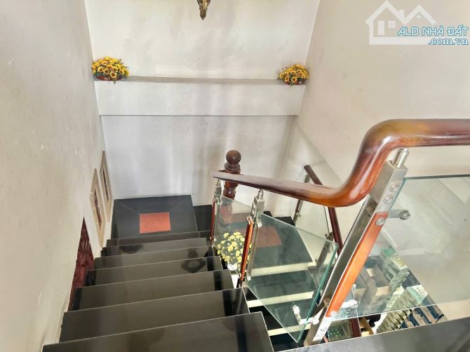 Bán nhà lô góc 2 Mt đang kd buôn bán sầm uất 2 tầng. Dĩ an - 4