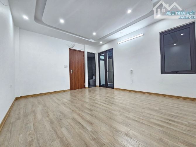 🏠Bán nhà Bát Khối - Long Biên mới tinh - 5 tầng full nội thất - có sân cổng riêng - 4