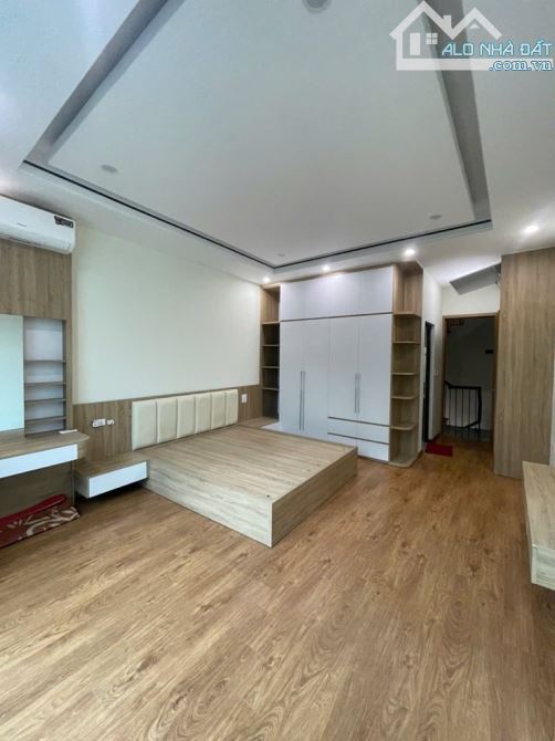 Nguyễn Van Linh - Gần BIG C-AEON - 5 TẦNG - 1 NHÀ RA Ô TÔ TRÁNH - 69.1m chỉ 6 Tỷ - 4